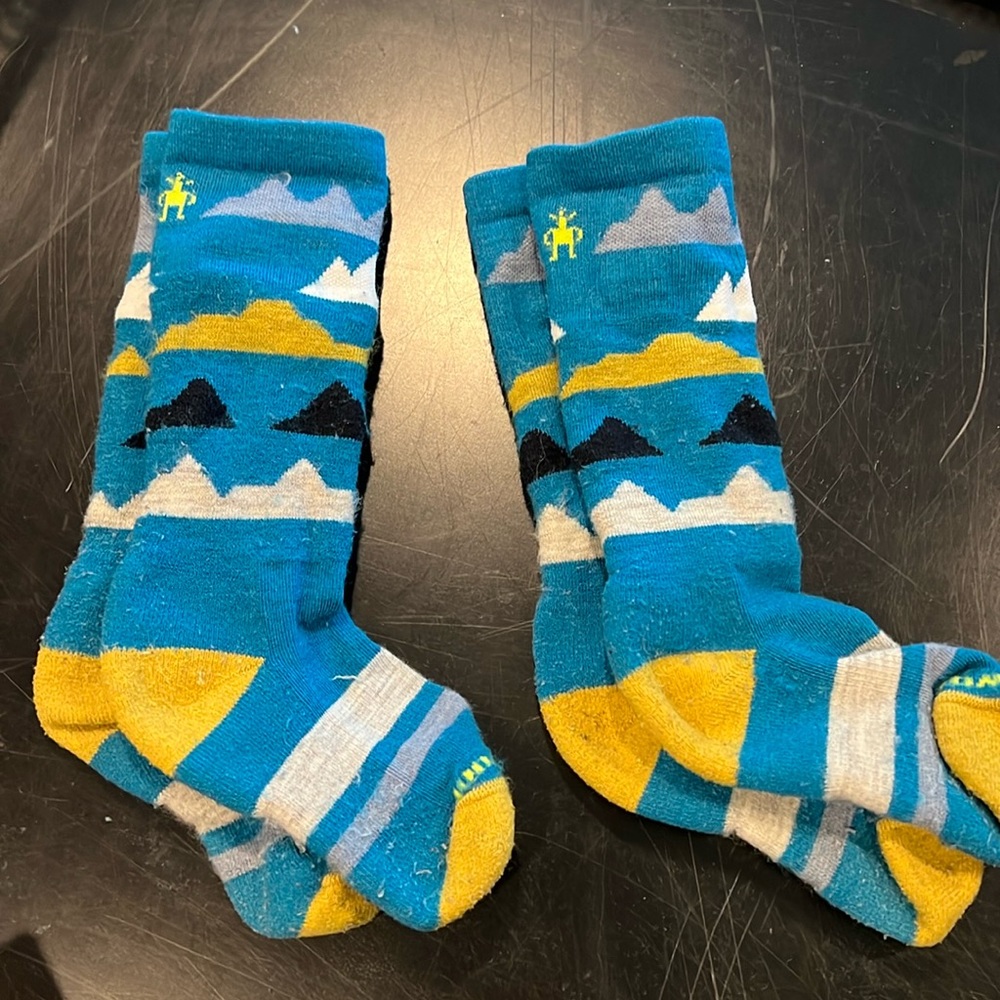 Kids Smartwool ski socks, size medium